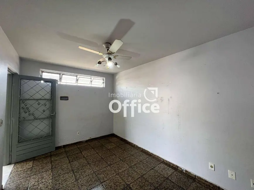 Sobrado com 2 quartos para alugar, 174m2 em Vila Miguel Jorge, Anapolis - GO - imagem 8 Foto 8 de Sobrado com 2 quartos para alugar, 174m2 em Vila Miguel Jorge, Anapolis - GO