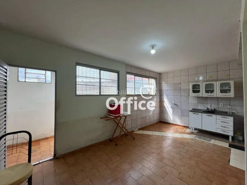 Foto 2 de Sobrado com 2 quartos para alugar, 174m2 em Vila Miguel Jorge, Anapolis - GO