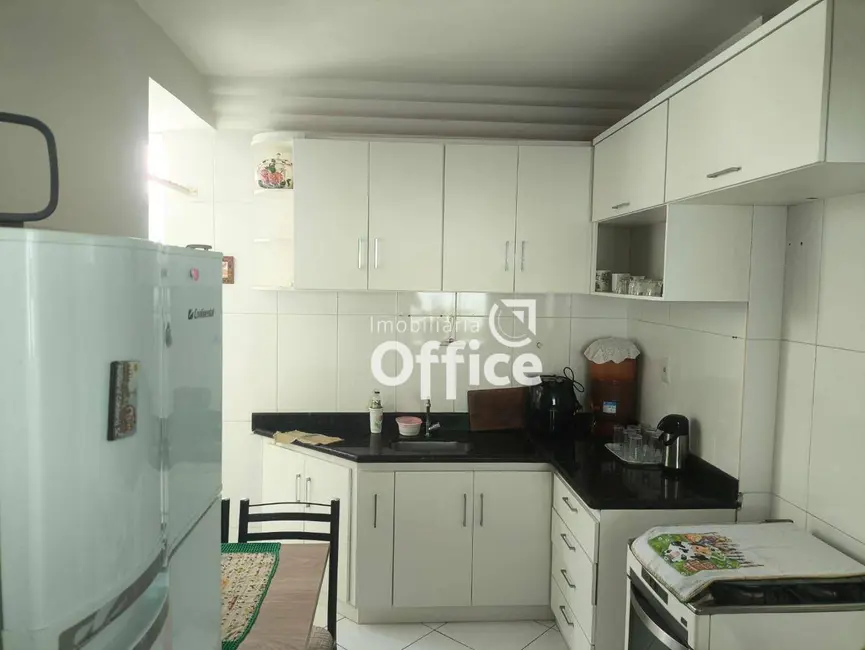 Foto 3 de Apartamento com 3 quartos à venda, 67m2 em Vila Jaiara, Anapolis - GO