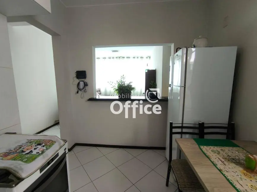 Foto 4 de Apartamento com 3 quartos à venda, 67m2 em Vila Jaiara, Anapolis - GO