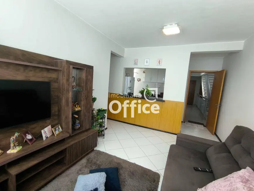 Foto 6 de Apartamento com 3 quartos à venda, 67m2 em Vila Jaiara, Anapolis - GO
