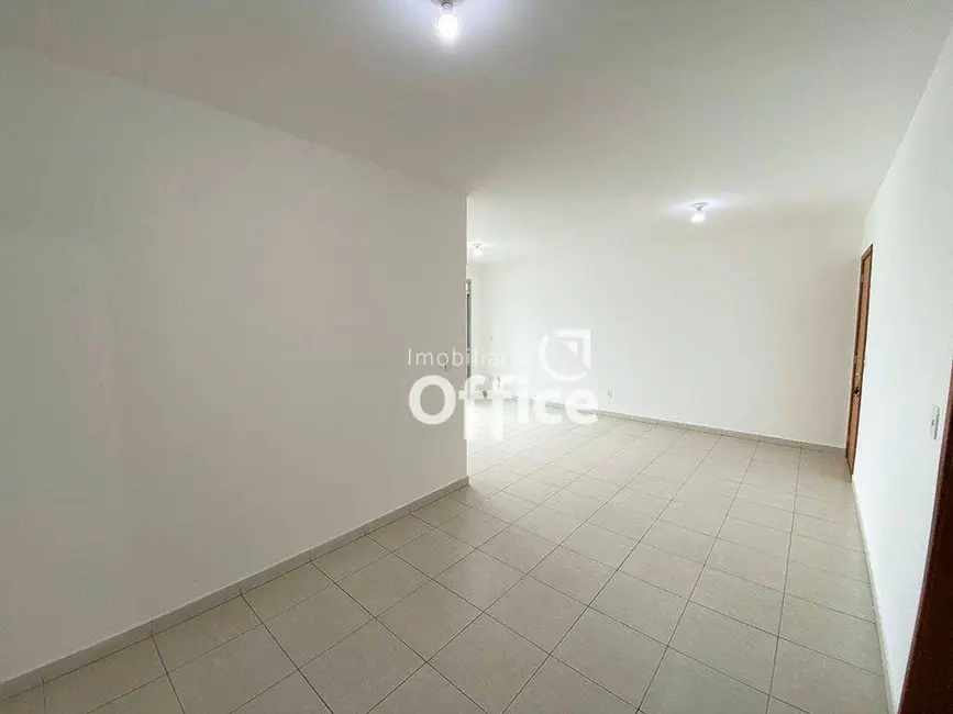 Foto 2 de Apartamento com 3 quartos à venda, 95m2 em Vila Santa Isabel, Anapolis - GO