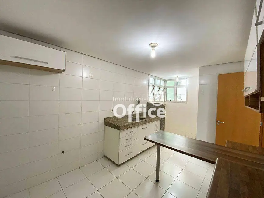 Foto 3 de Apartamento com 3 quartos à venda, 95m2 em Vila Santa Isabel, Anapolis - GO