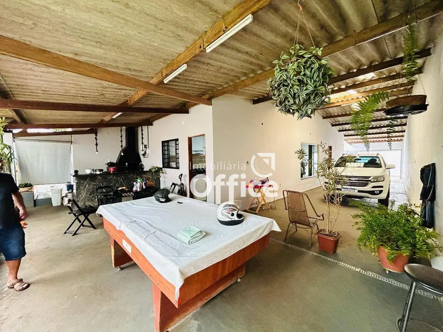 Casa com 3 quartos à venda, 300m2 em Boa Vista, Anapolis - GO - imagem 3 Foto 3 de Casa com 3 quartos à venda, 300m2 em Boa Vista, Anapolis - GO