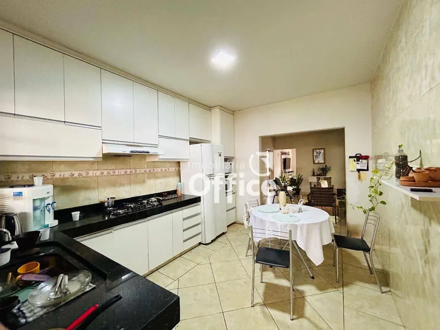 Casa com 3 quartos à venda, 300m2 em Boa Vista, Anapolis - GO - imagem 7 Foto 7 de Casa com 3 quartos à venda, 300m2 em Boa Vista, Anapolis - GO