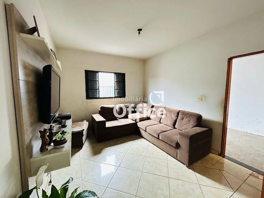 Casa com 3 quartos à venda, 300m2 em Boa Vista, Anapolis - GO - imagem 5 Foto 5 de Casa com 3 quartos à venda, 300m2 em Boa Vista, Anapolis - GO
