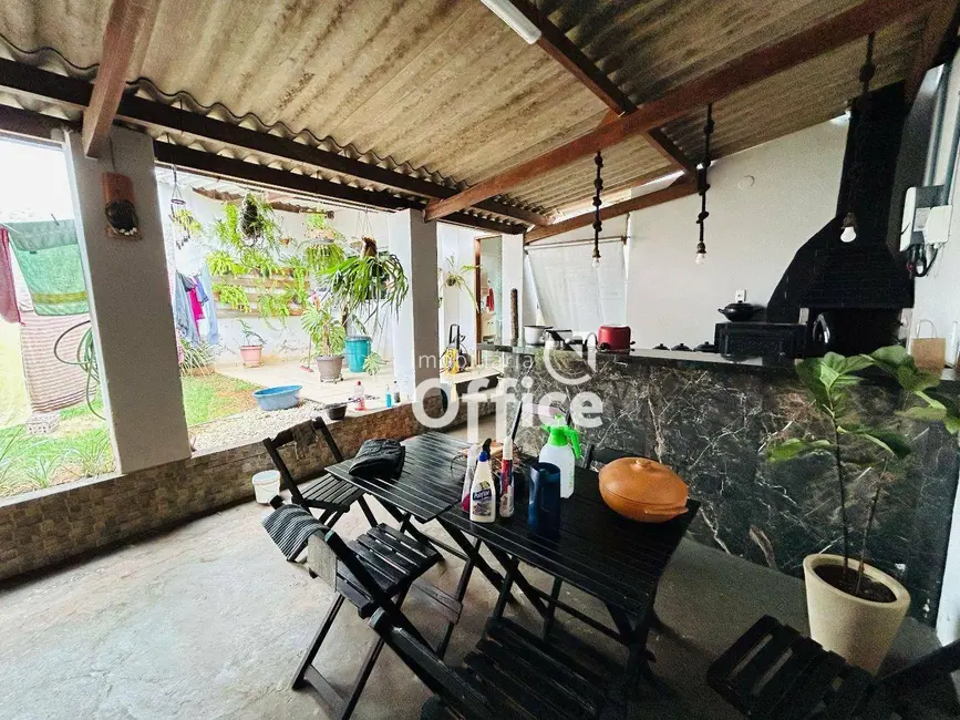 Casa com 3 quartos à venda, 300m2 em Boa Vista, Anapolis - GO - imagem 2 Foto 2 de Casa com 3 quartos à venda, 300m2 em Boa Vista, Anapolis - GO