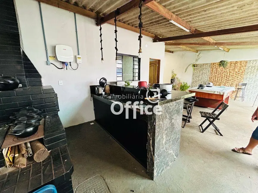 Casa com 3 quartos à venda, 300m2 em Boa Vista, Anapolis - GO - imagem 4 Foto 4 de Casa com 3 quartos à venda, 300m2 em Boa Vista, Anapolis - GO