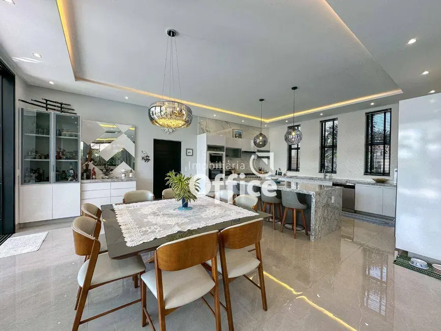 Sobrado com 3 quartos à venda, 810m2 em Condomínio Residencial Grand Trianon, Anapolis - GO - imagem 6 Foto 6 de Sobrado com 3 quartos à venda, 810m2 em Condomínio Residencial Grand Trianon, Anapolis - GO