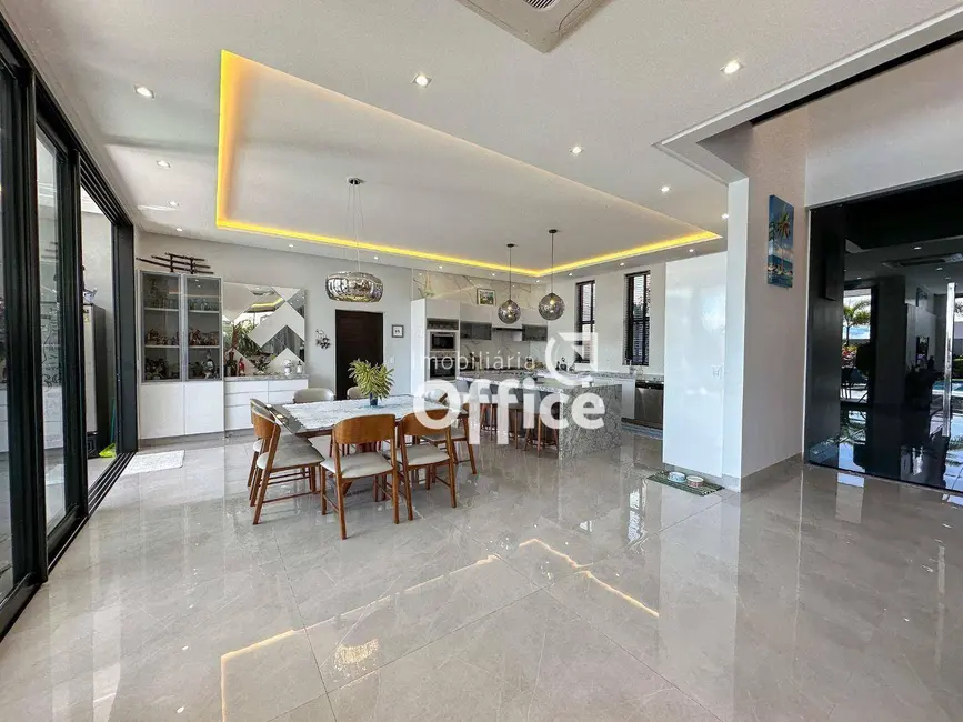 Sobrado com 3 quartos à venda, 810m2 em Condomínio Residencial Grand Trianon, Anapolis - GO - imagem 5 Foto 5 de Sobrado com 3 quartos à venda, 810m2 em Condomínio Residencial Grand Trianon, Anapolis - GO