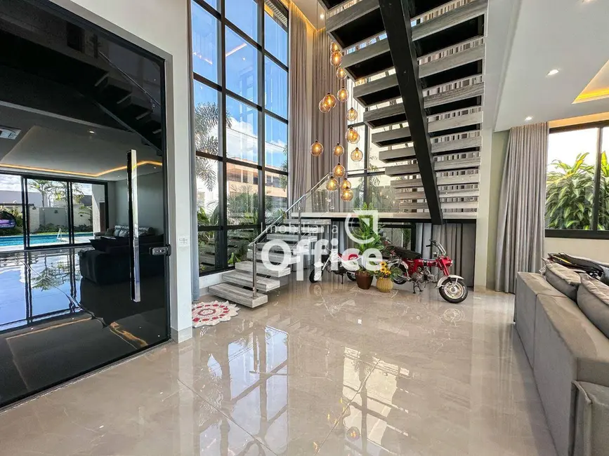 Sobrado com 3 quartos à venda, 810m2 em Condomínio Residencial Grand Trianon, Anapolis - GO - imagem 3 Foto 3 de Sobrado com 3 quartos à venda, 810m2 em Condomínio Residencial Grand Trianon, Anapolis - GO