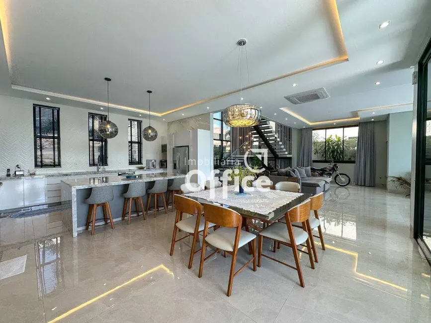 Sobrado com 3 quartos à venda, 810m2 em Condomínio Residencial Grand Trianon, Anapolis - GO - imagem 2 Foto 2 de Sobrado com 3 quartos à venda, 810m2 em Condomínio Residencial Grand Trianon, Anapolis - GO