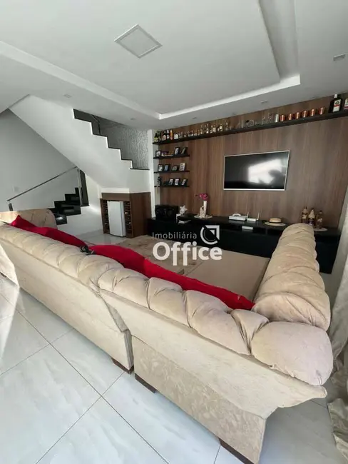 Foto 1 de Sobrado com 3 quartos à venda, 200m2 em Jardim Itália, Anapolis - GO