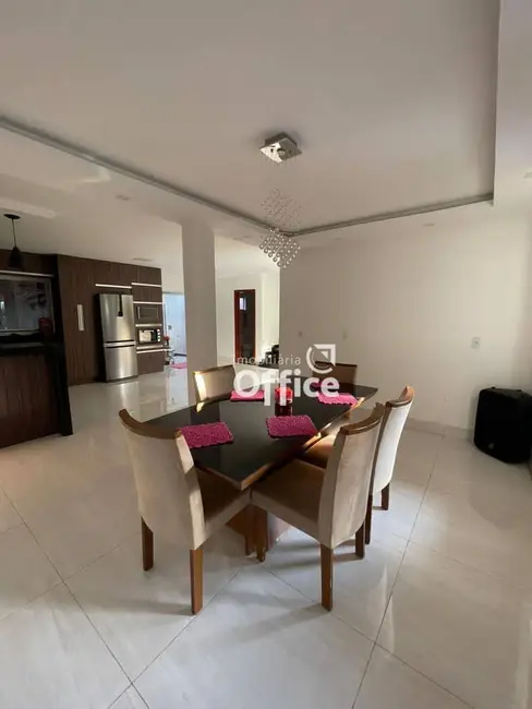 Foto 3 de Sobrado com 3 quartos à venda, 200m2 em Jardim Itália, Anapolis - GO