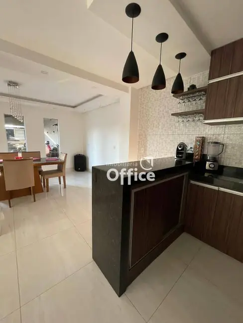 Foto 4 de Sobrado com 3 quartos à venda, 200m2 em Jardim Itália, Anapolis - GO