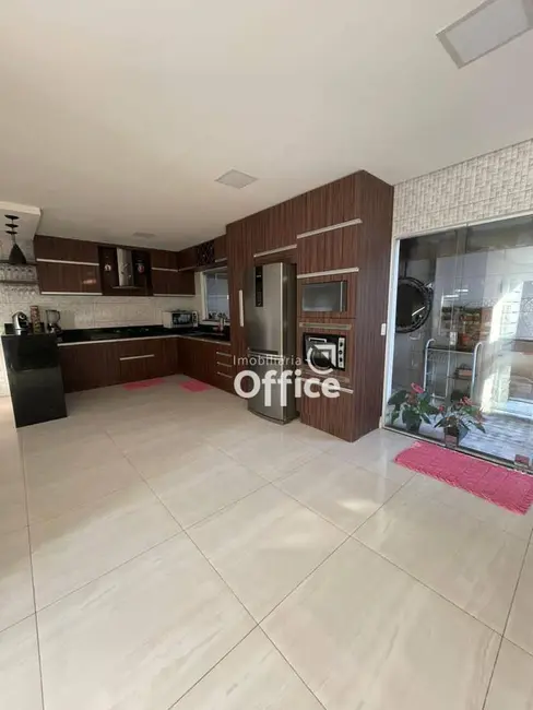 Foto 2 de Sobrado com 3 quartos à venda, 200m2 em Jardim Itália, Anapolis - GO