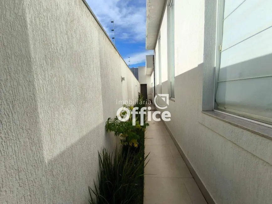 Foto 3 de Casa com 5 quartos à venda, 510m2 em Vila Santa Isabel, Anapolis - GO