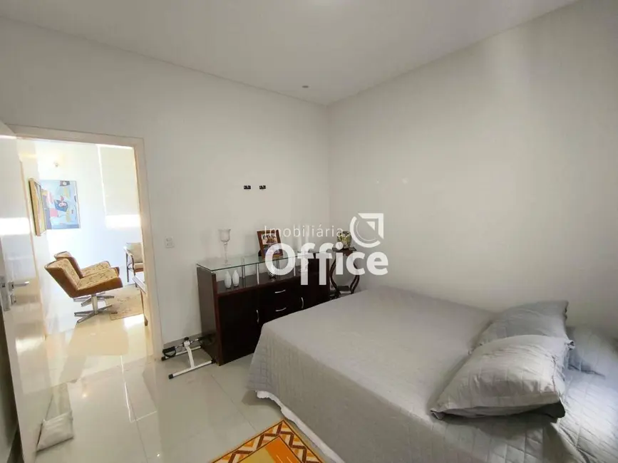 Foto 9 de Casa com 5 quartos à venda, 510m2 em Vila Santa Isabel, Anapolis - GO