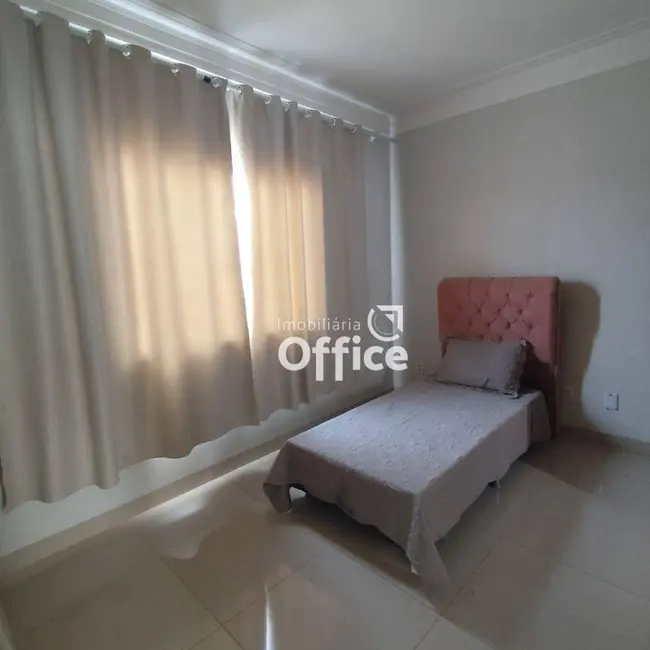 Sobrado com 4 quartos à venda, 200m2 em São Carlos, Anapolis - GO - imagem 6 Foto 6 de Sobrado com 4 quartos à venda, 200m2 em São Carlos, Anapolis - GO