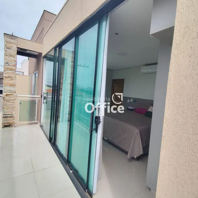 Foto 1 de Sobrado com 4 quartos à venda, 200m2 em São Carlos, Anapolis - GO