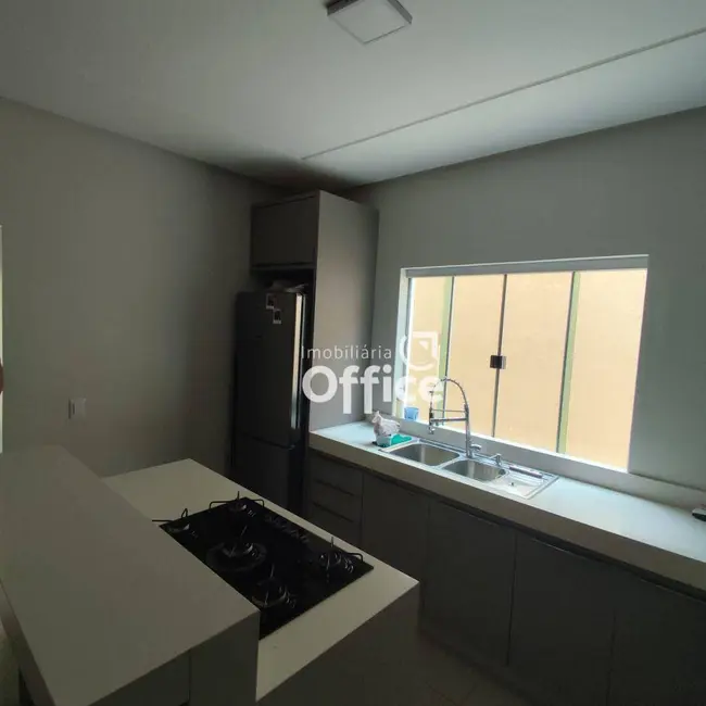 Sobrado com 4 quartos à venda, 200m2 em São Carlos, Anapolis - GO - imagem 9 Foto 9 de Sobrado com 4 quartos à venda, 200m2 em São Carlos, Anapolis - GO