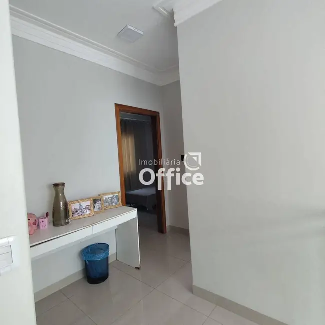 Sobrado com 4 quartos à venda, 200m2 em São Carlos, Anapolis - GO - imagem 5 Foto 5 de Sobrado com 4 quartos à venda, 200m2 em São Carlos, Anapolis - GO