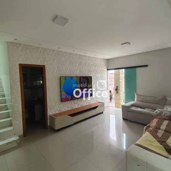 Sobrado com 4 quartos à venda, 200m2 em São Carlos, Anapolis - GO - imagem 8 Foto 8 de Sobrado com 4 quartos à venda, 200m2 em São Carlos, Anapolis - GO