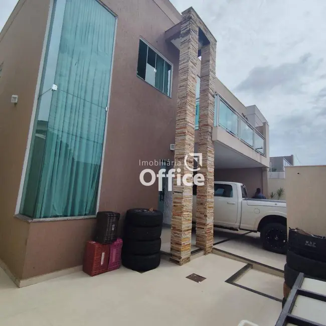 Sobrado com 4 quartos à venda, 200m2 em São Carlos, Anapolis - GO - imagem 2 Foto 2 de Sobrado com 4 quartos à venda, 200m2 em São Carlos, Anapolis - GO