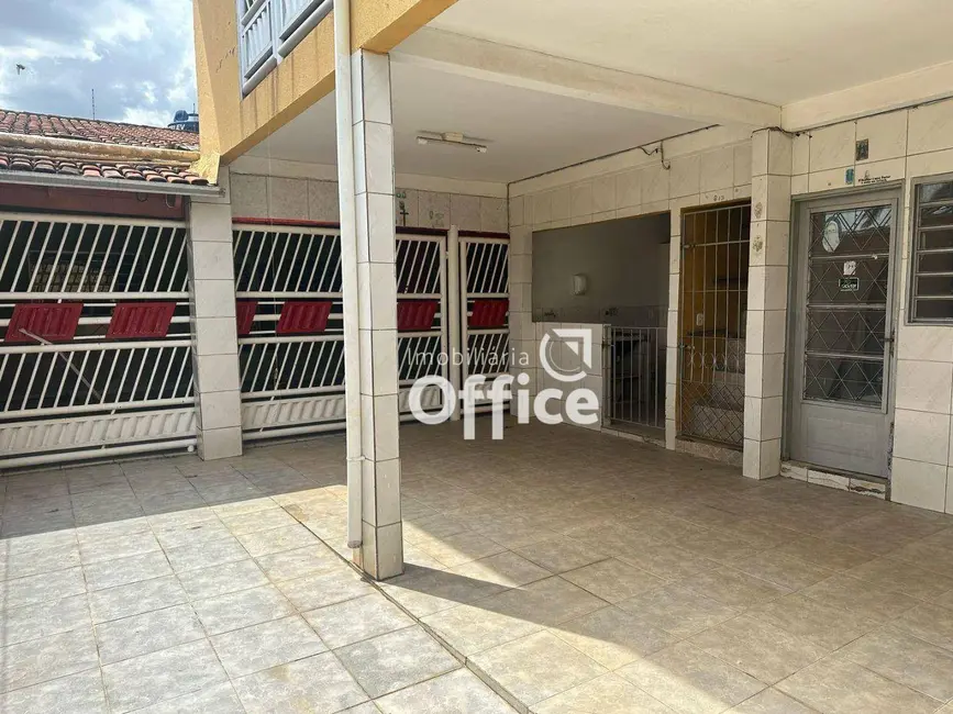 Foto 1 de Sobrado com 3 quartos à venda, 200m2 em Setor São José, Goiania - GO