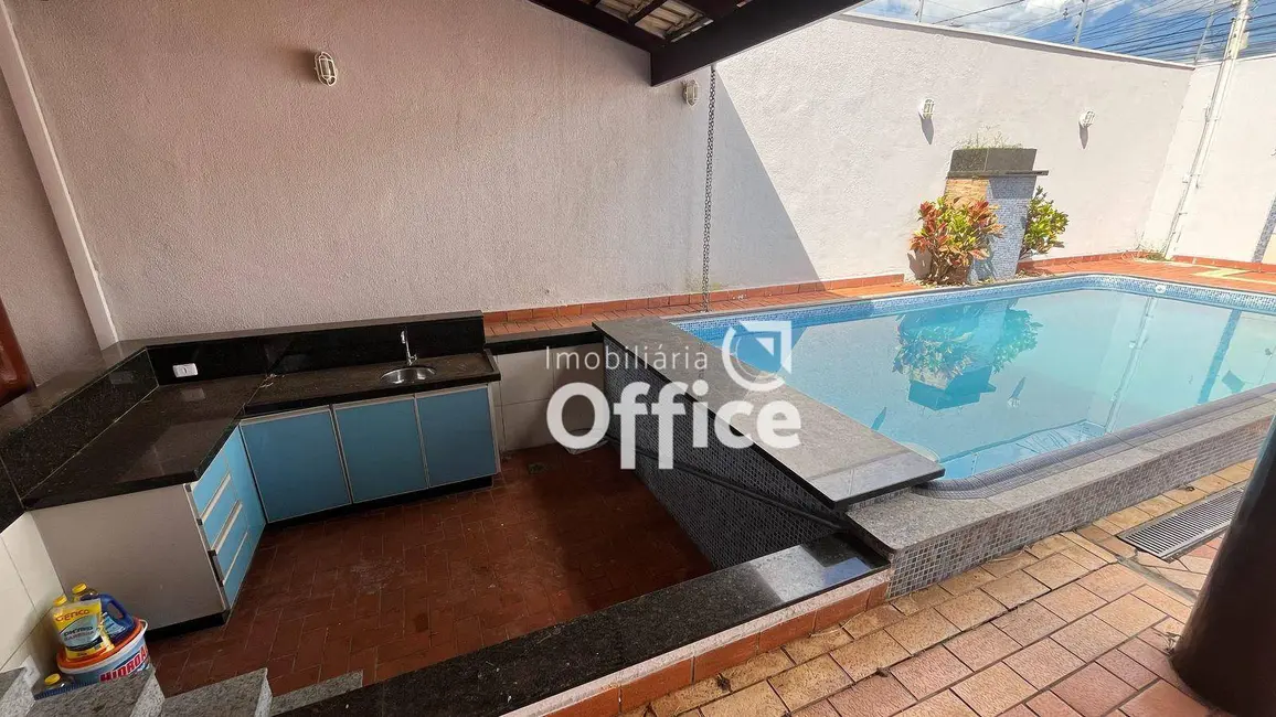 Foto 2 de Sobrado com 3 quartos à venda, 460m2 em Jundiaí, Anapolis - GO