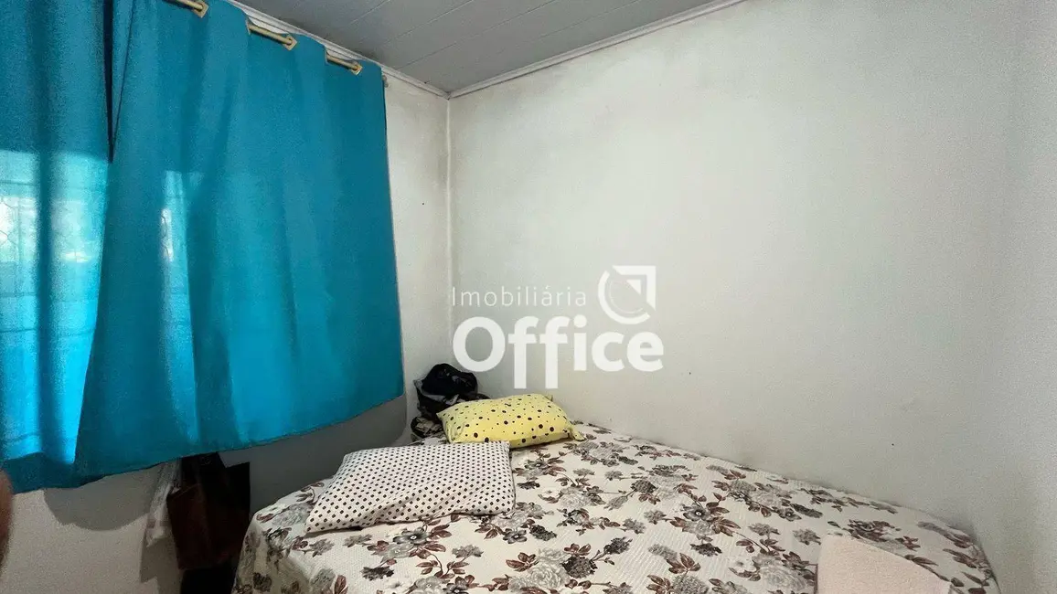Foto 2 de Casa com 3 quartos à venda, 550m2 em Vila Jaiara, Anapolis - GO