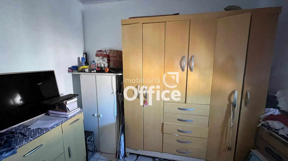 Casa com 3 quartos à venda, 550m2 em Vila Jaiara, Anapolis - GO - imagem 8 Foto 8 de Casa com 3 quartos à venda, 550m2 em Vila Jaiara, Anapolis - GO