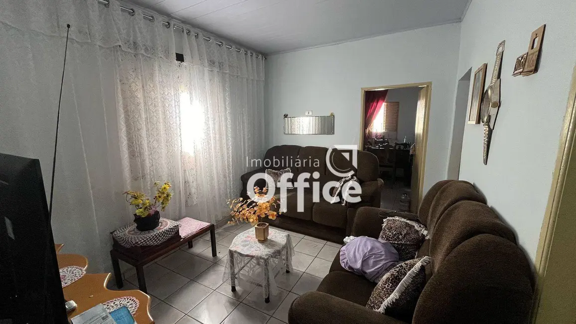 Casa com 3 quartos à venda, 550m2 em Vila Jaiara, Anapolis - GO - imagem 5 Foto 5 de Casa com 3 quartos à venda, 550m2 em Vila Jaiara, Anapolis - GO