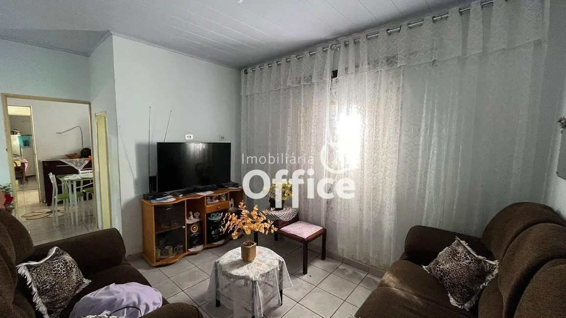 Casa com 3 quartos à venda, 550m2 em Vila Jaiara, Anapolis - GO - imagem 6 Foto 6 de Casa com 3 quartos à venda, 550m2 em Vila Jaiara, Anapolis - GO
