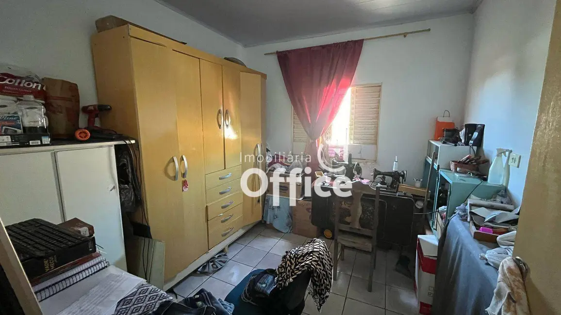 Casa com 3 quartos à venda, 550m2 em Vila Jaiara, Anapolis - GO - imagem 7 Foto 7 de Casa com 3 quartos à venda, 550m2 em Vila Jaiara, Anapolis - GO