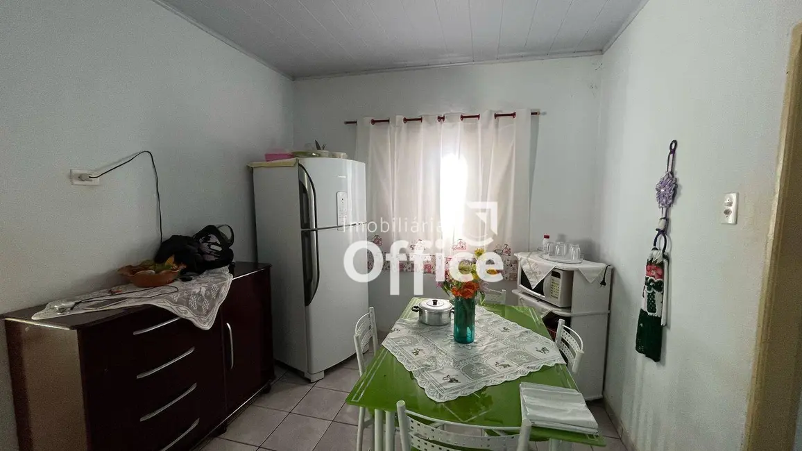 Casa com 3 quartos à venda, 550m2 em Vila Jaiara, Anapolis - GO - imagem 3 Foto 3 de Casa com 3 quartos à venda, 550m2 em Vila Jaiara, Anapolis - GO