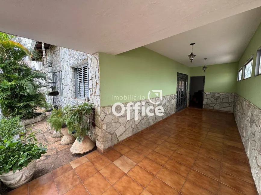Foto 1 de Casa com 4 quartos à venda, 360m2 em Anapolis - GO