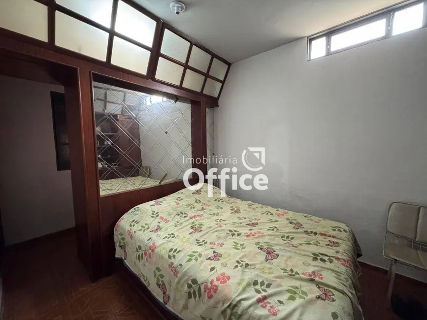 Foto 8 de Casa com 4 quartos à venda, 360m2 em Anapolis - GO