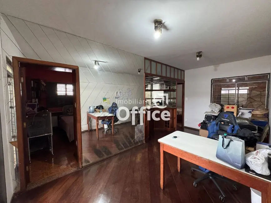 Foto 4 de Casa com 4 quartos à venda, 360m2 em Anapolis - GO