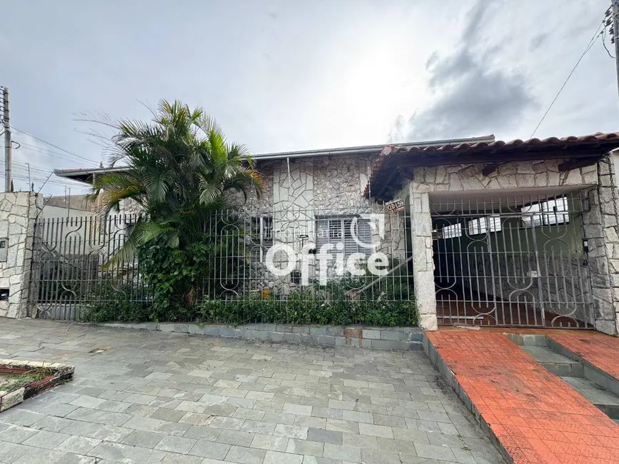 Foto 2 de Casa com 4 quartos à venda, 360m2 em Anapolis - GO