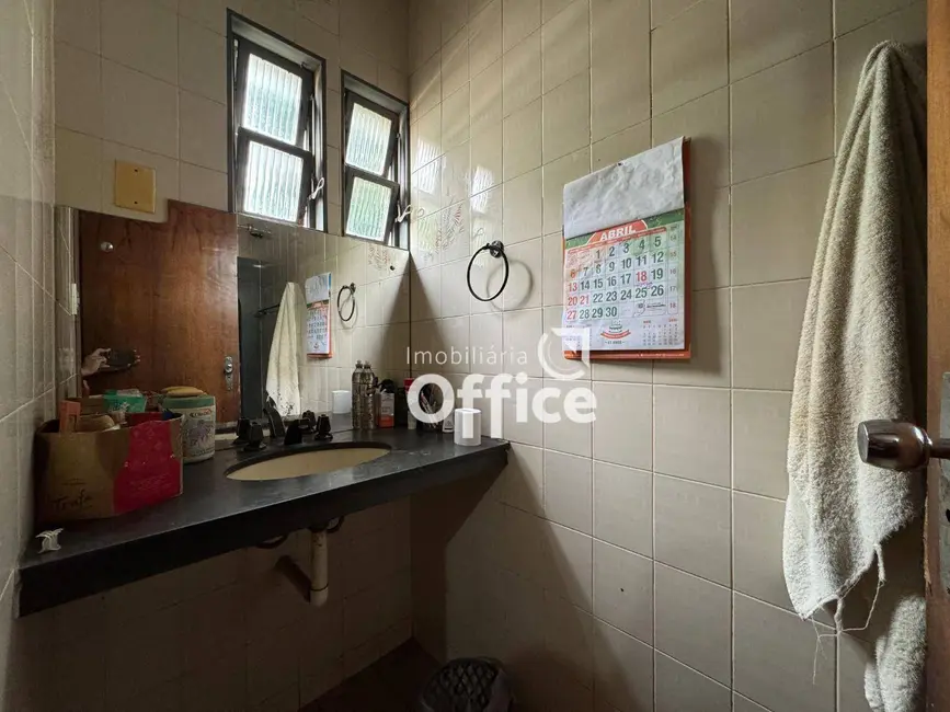 Foto 6 de Casa com 4 quartos à venda, 360m2 em Anapolis - GO