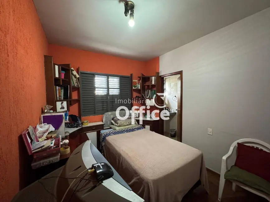 Foto 7 de Casa com 4 quartos à venda, 360m2 em Anapolis - GO