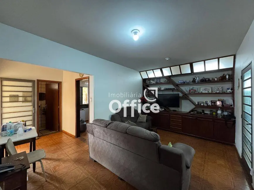 Foto 3 de Casa com 4 quartos à venda, 360m2 em Anapolis - GO