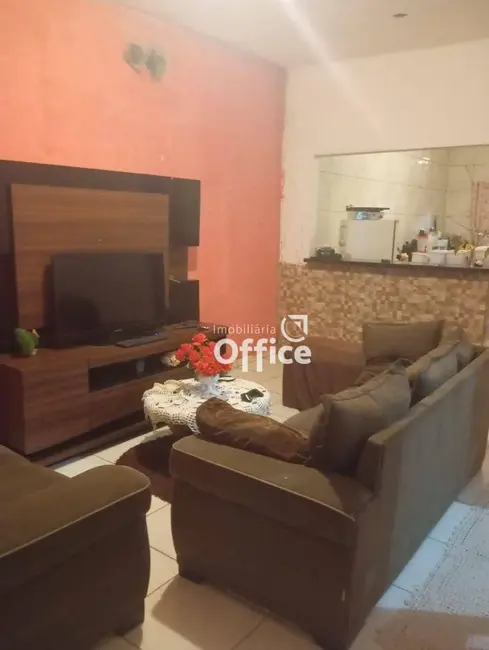 Casa com 3 quartos à venda, 360m2 em Sítios de Recreio Vale das Laranjeiras, Anapolis - GO - imagem 4 Foto 4 de Casa com 3 quartos à venda, 360m2 em Sítios de Recreio Vale das Laranjeiras, Anapolis - GO