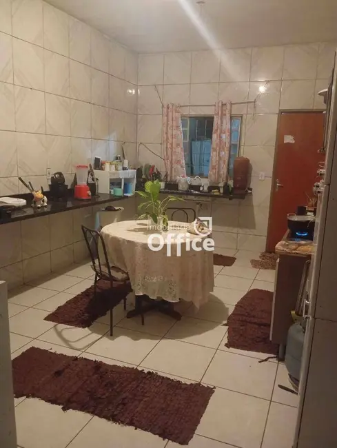 Casa com 3 quartos à venda, 360m2 em Sítios de Recreio Vale das Laranjeiras, Anapolis - GO - imagem 8 Foto 8 de Casa com 3 quartos à venda, 360m2 em Sítios de Recreio Vale das Laranjeiras, Anapolis - GO