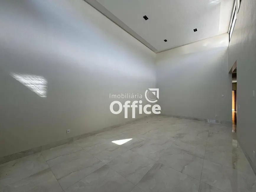 Casa com 3 quartos à venda, 348m2 em Residencial Jardins do Lago, Anapolis - GO - imagem 3 Foto 3 de Casa com 3 quartos à venda, 348m2 em Residencial Jardins do Lago, Anapolis - GO