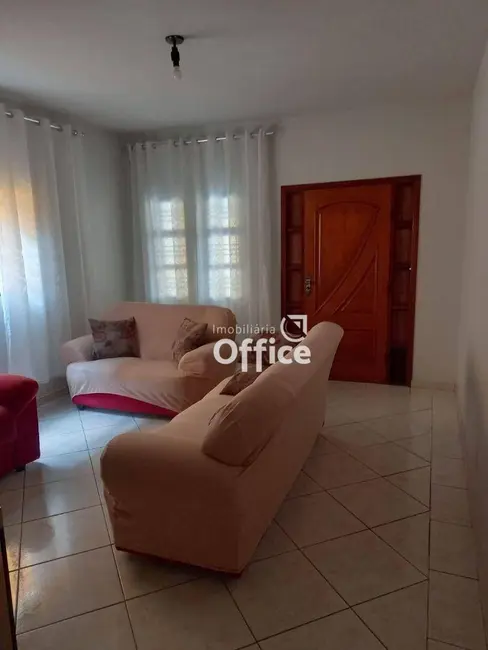 Casa com 4 quartos à venda, 300m2 em Anapolis - GO - imagem 4 Foto 4 de Casa com 4 quartos à venda, 300m2 em Anapolis - GO