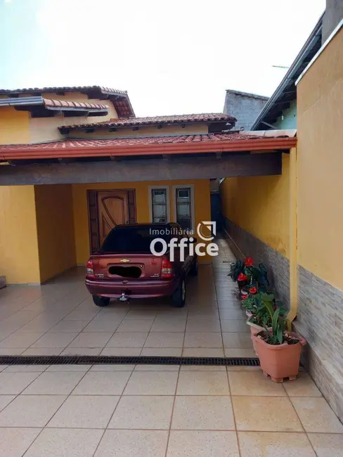 Casa com 4 quartos à venda, 300m2 em Anapolis - GO - imagem 1 Foto 1 de Casa com 4 quartos à venda, 300m2 em Anapolis - GO