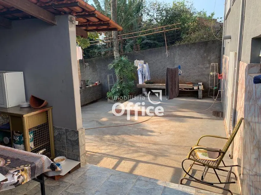 Sobrado com 3 quartos à venda, 400m2 em Vila Brasil, Anapolis - GO - imagem 8 Foto 8 de Sobrado com 3 quartos à venda, 400m2 em Vila Brasil, Anapolis - GO