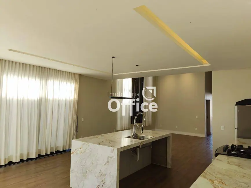 Foto 5 de Casa de Condomínio com 3 quartos à venda, 360m2 em Condomínio Terras Alpha Anápolis, Anapolis - GO